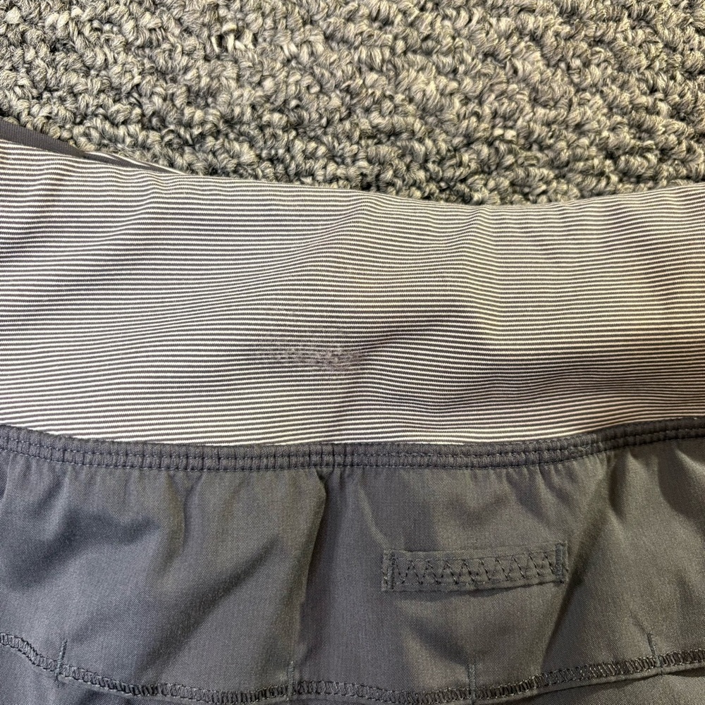 Lululemon Women’s Running Shorts Gray Size 6 Zipper Pocket - Picture 6 of 9